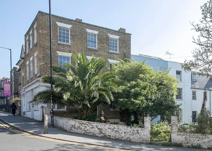 Palm Heights - Top Floor Luxury Flat